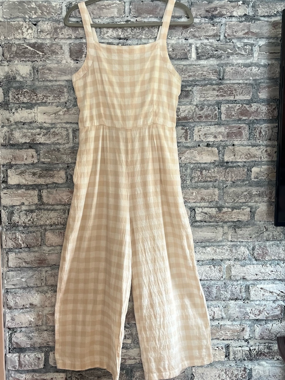 Sleeveless Gingham Linen Wide-Leg Jumpsuit with pockets in Light Beige/White